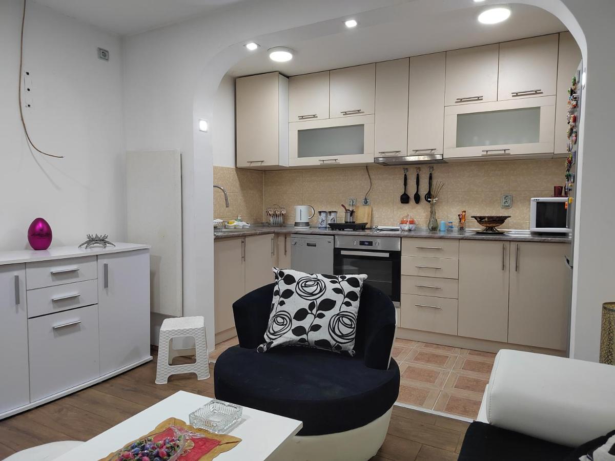 Bilja'S House Apartment Ni Екстериор снимка