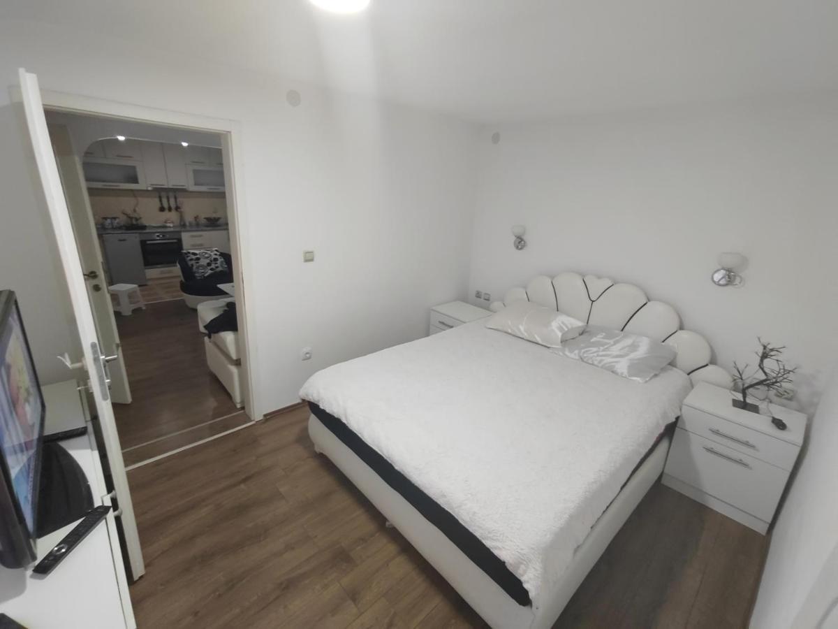 Bilja'S House Apartment Ni Екстериор снимка